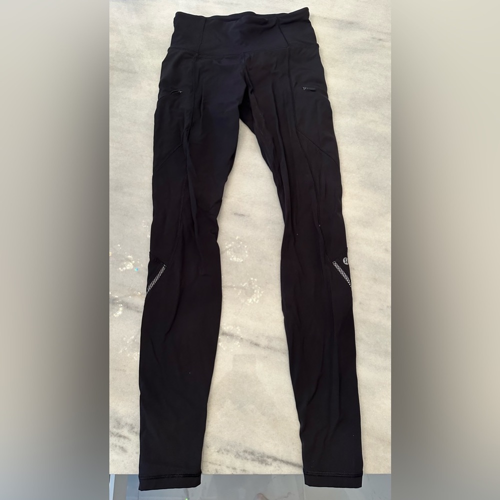 Lululemon black pant with reflective design